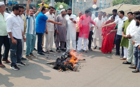रिंकू टॉक के नेतृत्व में कांग्रेस का प्रदर्शन, दशहरे पर ज्ञानेश कुमार का पुतला दहन कर मांगा इस्तीफा
