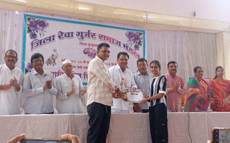 मेघावी छात्र- छात्राओं का पारितोषिक वितरण कार्यक्रम रेवा गुर्जर मंगल भवन में संपन्न