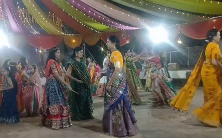 वैश्य महासम्मेलन महिला इकाई ने आयोजित किया गरबा-डांडिया रास, विजेताओं को किया पुरस्कृत