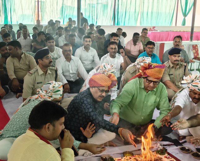 रेणुका पुलिस लाइन, बुरहानपुर में विजयादशमी (दशहरा) पर्व पर शस्त्र पूजन समारोह सम्पन्न।
