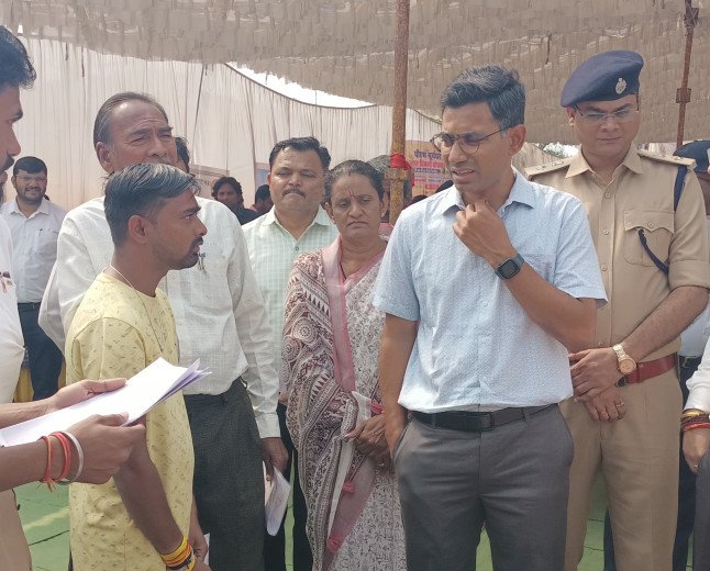 नवागत कलेक्टर ने किया नेपानगर क्षेत्र का दौरा
